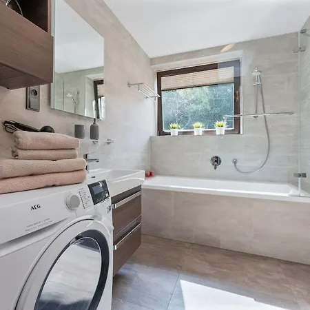 Adelka 104, Private Wellness - Whirlpool, Sauna, Parking Apartment