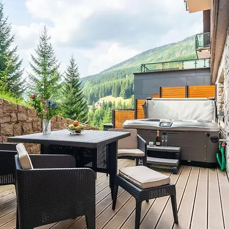 Adelka 104, Private Wellness - Whirlpool, Sauna, Parking Apartment